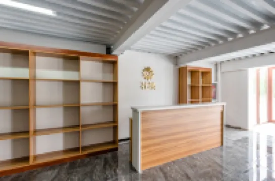 Floral Hotel·Jinan Huakaibaishi hotel