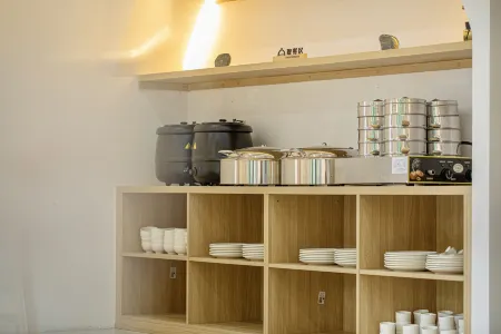 Pingyi Reception Hotel Отели рядом с достопримечательностью «Yimeng Mountain turtle Scenic Area»