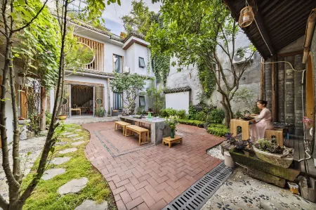 Yinian Huakai Homestay (Chongzhou Jiezi Ancient Town) Отели рядом с достопримечательностью «Wang Guoying's Former Residence»