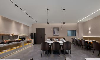 AIYI LAKESHORE HOTEL