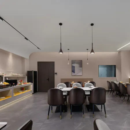 AIYI LAKESHORE HOTEL