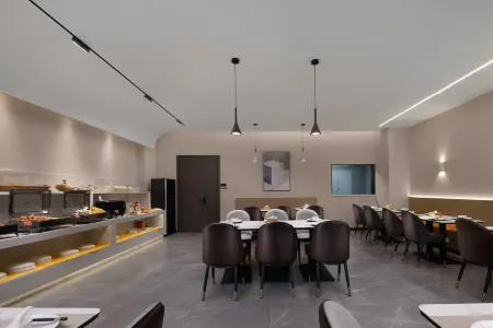 AIYI LAKESHORE HOTEL