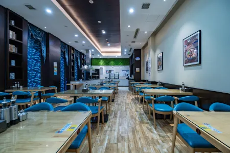 Beijing Grand Court International Hotel (Chaoyang Dayue City Qingnian Road subway station) Отели рядом с достопримечательностью «Coche Town Automobile Culture Creativity Industrial Park»