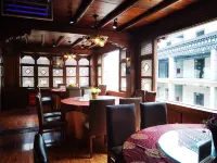 Daocheng Aden Danzeng Five Color Hotel