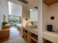 Jiuhuashan Yanqi Lake Bay Hotel Hotels in Qingyang