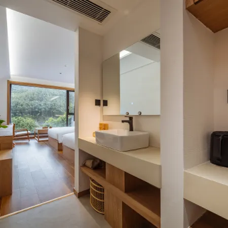 Jiuhuashan Yanqi Lake Bay Hotel