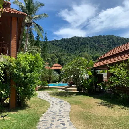 Havana Beach Resort Phangan Отели рядом с достопримечательностью «Водопад Тарн Садет»