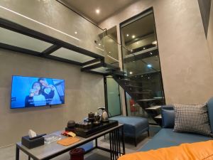 Zhuhai Low-Key Loft Apartment (Haiyin Youyicheng Shop)