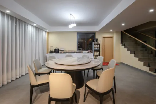 Windy Lake View Resort Hotel