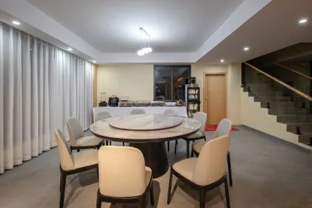 Windy Lake View Resort Hotel