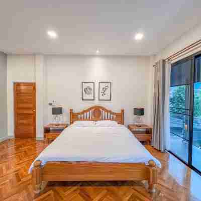 Nimman Road 4 Bedroom Pool Villa Rooms