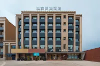 Homeinn Plus Hotel (Changji Haitang Tianjie Nang Culture Food Street) Hotels near Changji University