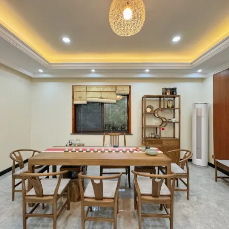 Xinchang: The Lake View Homestay