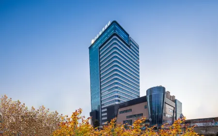 Urumqi Jianguo Palace Hotel Отели рядом с достопримечательностью «Xinjiang Institute of Light Industry Technology»