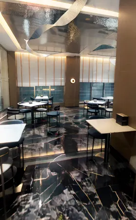 Crystal Designer High-Rise Hotel (Donghai High-Speed Railway Station Pedestrian Street) Отели в г. Дунхай