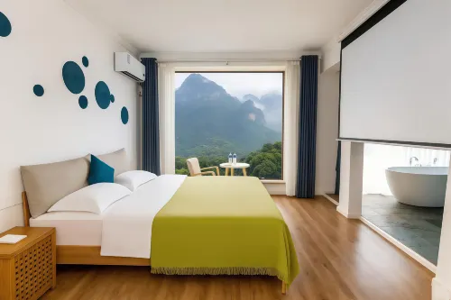 Shuofeng Hotel (Yangshuo West Street Store)