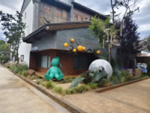 Qianyan Li Bai Hotel at Fuxian Lake (Guanglong Town)