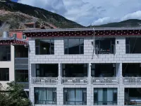 Deqin Meili Qianzhuan Hotel โรงแรมใกล้โรงพยาบาลประชาชนจังหวัดเตซิน