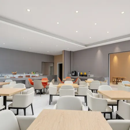 Vienna International Hotel (Chongyi, Ganzhou)