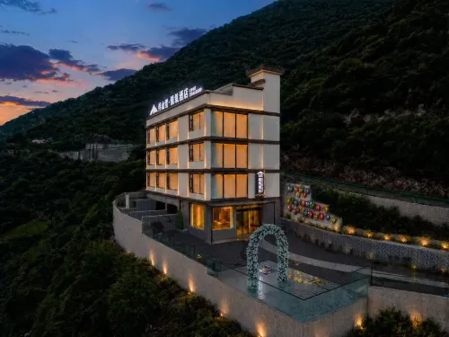 Banshanxue · Jingyang Hotel (Mount Siguniang Scenic Area) - Kitchens