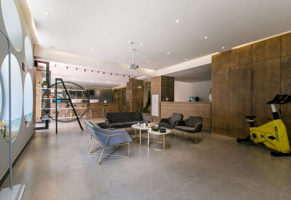 Kudou E-sports Theme Hotel - Housity