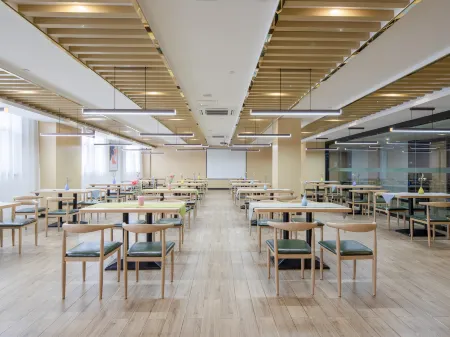 GreenTree Hotel (Zhongbei college store, Danyang glasses Industrial Park) Отели в г. Даньян