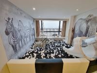 广州彼家公寓 - 大滑梯黑白王国两房一厅套房