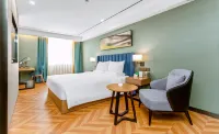 Qiqi l Hotel（Xuchang Railway Station Caowei Ancient City Store) Hotel in zona Chunqiu Square
