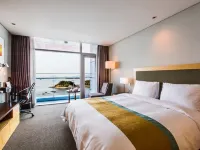 Hidden Bay Hotel Отели рядом с достопримечательностью «Памятник Таруби»
