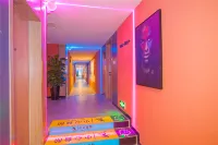 Kairui E-sports Hotel (Linyi Zhouli People's Square)