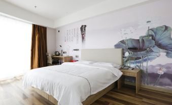 Super 8 (Weifang railway station store)