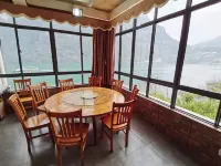 Yichang Linjianglou Boutique Homestay - إقامة ريفية