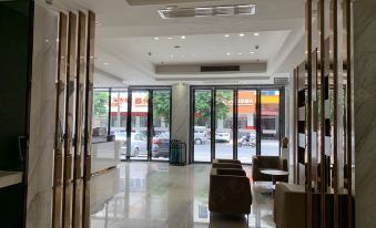 City convenient hotel(Gaozhou Nanguan Road Yingzhou Park Store)