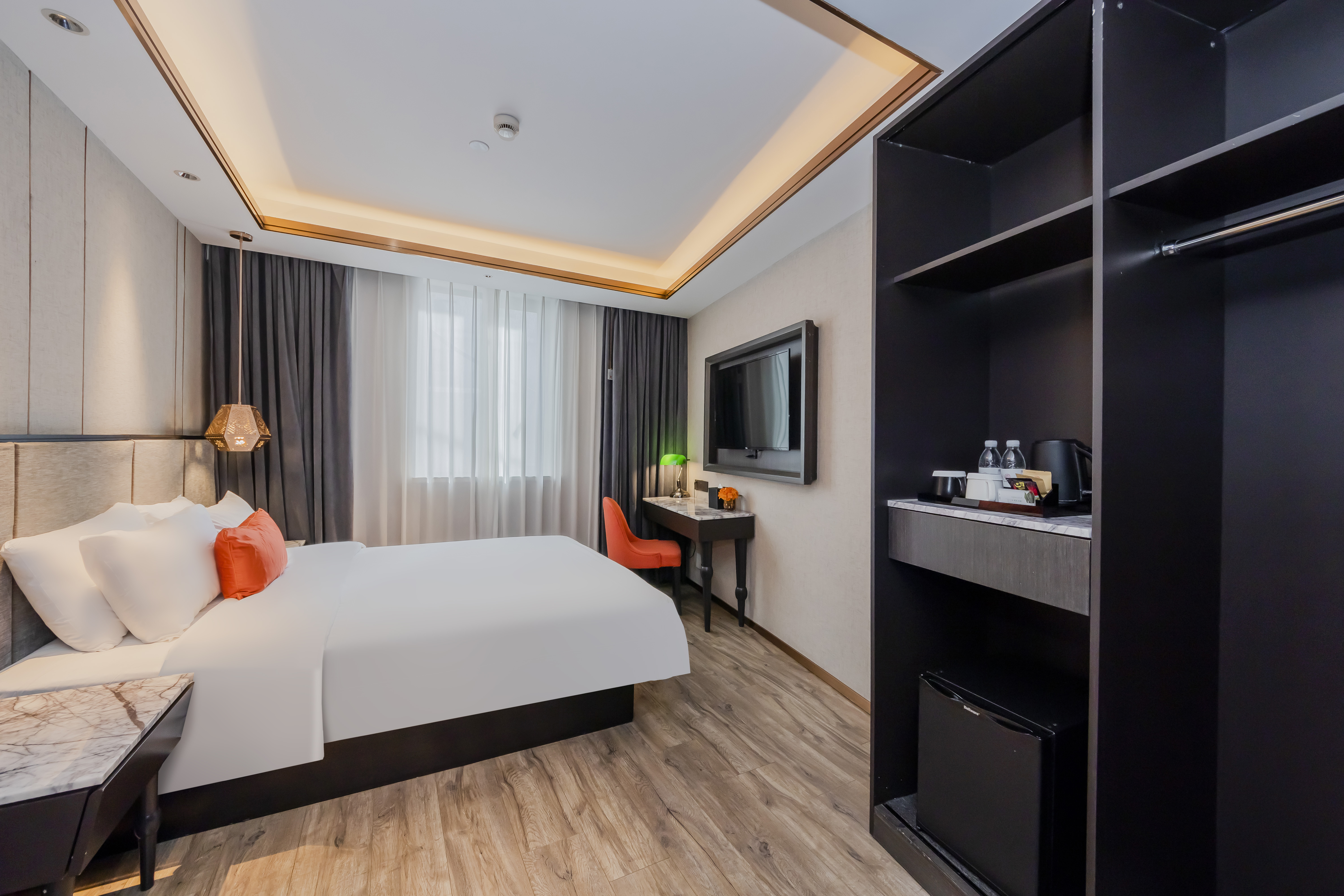 Yitel Premium (Shanghai people's Square Nanjing Road Pedestrian Street shop) Hotels in Shanghai