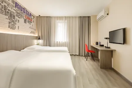 Ibis Hotel (Ningbo Tianyi Square - Gulou Subway Station) Отели рядом с достопримечательностью «Ningbo Science Exploration Center»