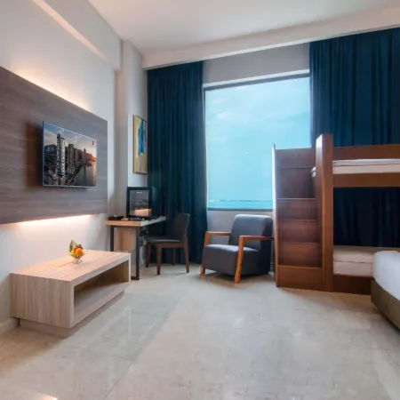 Hompton Hotel by The Beach