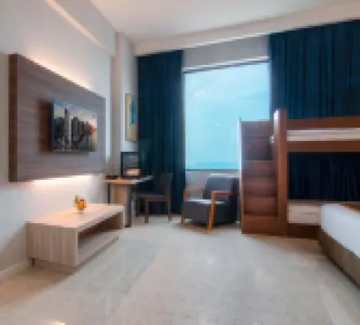 Hompton Hotel by The Beach