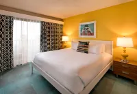La Jolla Cove Suites - balcony