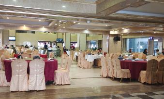Huifeng Hotel - Housity