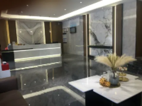 Maoming Bincheng Business Hotel (Dianbai Wanda Plaza Donghu Park)