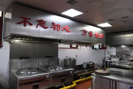 Vienna Hotel (Gongzhuling High-speed Railway Station) Отели в г. Гунчжулин