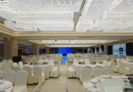 Xiangyang International Hotel Отели рядом с достопримечательностью «Jintang Bajing»