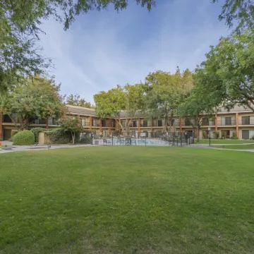 Piccadilly Inn Airport