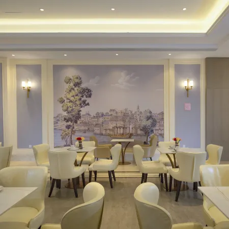 Vienna Hotel (Youyang Taohuayuan Branch)