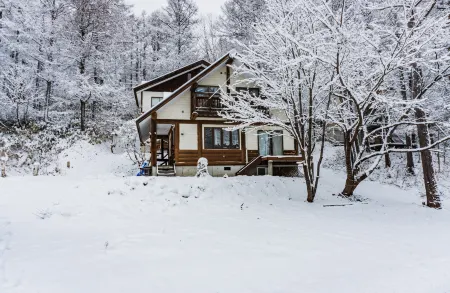 ラ・コリナ　リトリート la Colina Retreat Отели рядом с достопримечательностью «Kurohime Highland»