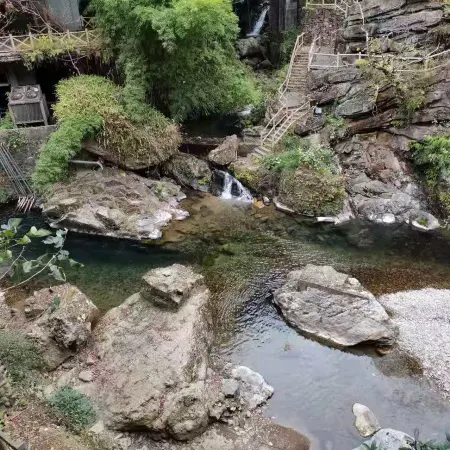 Qianshanyuan Jiaju Hotel