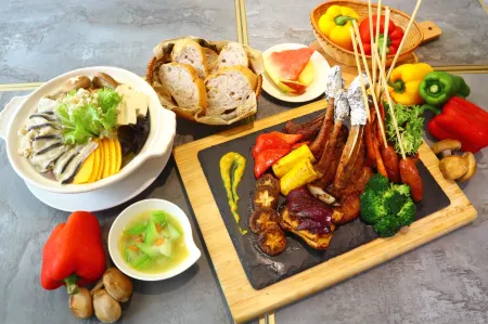 Uni Resort-KuKuan Отели рядом с достопримечательностью «Ферма Уй-Цзян»