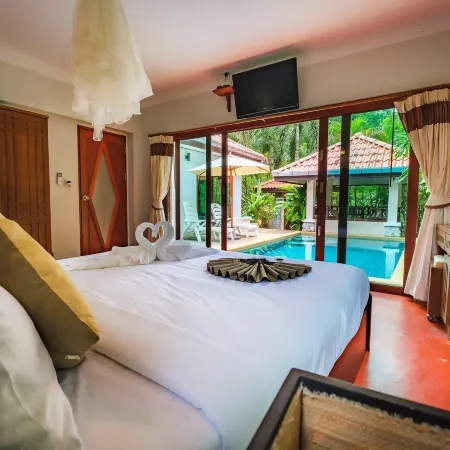 Khanom Seabeach Resort Отели рядом с достопримечательностью «Wat Chan Thattharam»