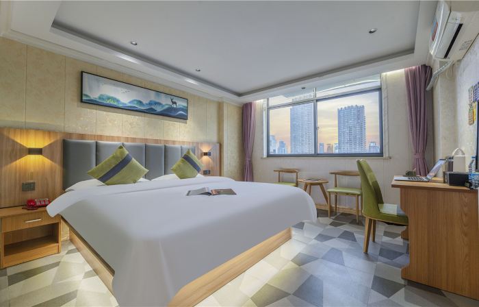 yisuqingju Hotel
