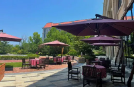 青島東方影都皇冠假日酒店